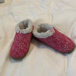 Toms slippers, size 7